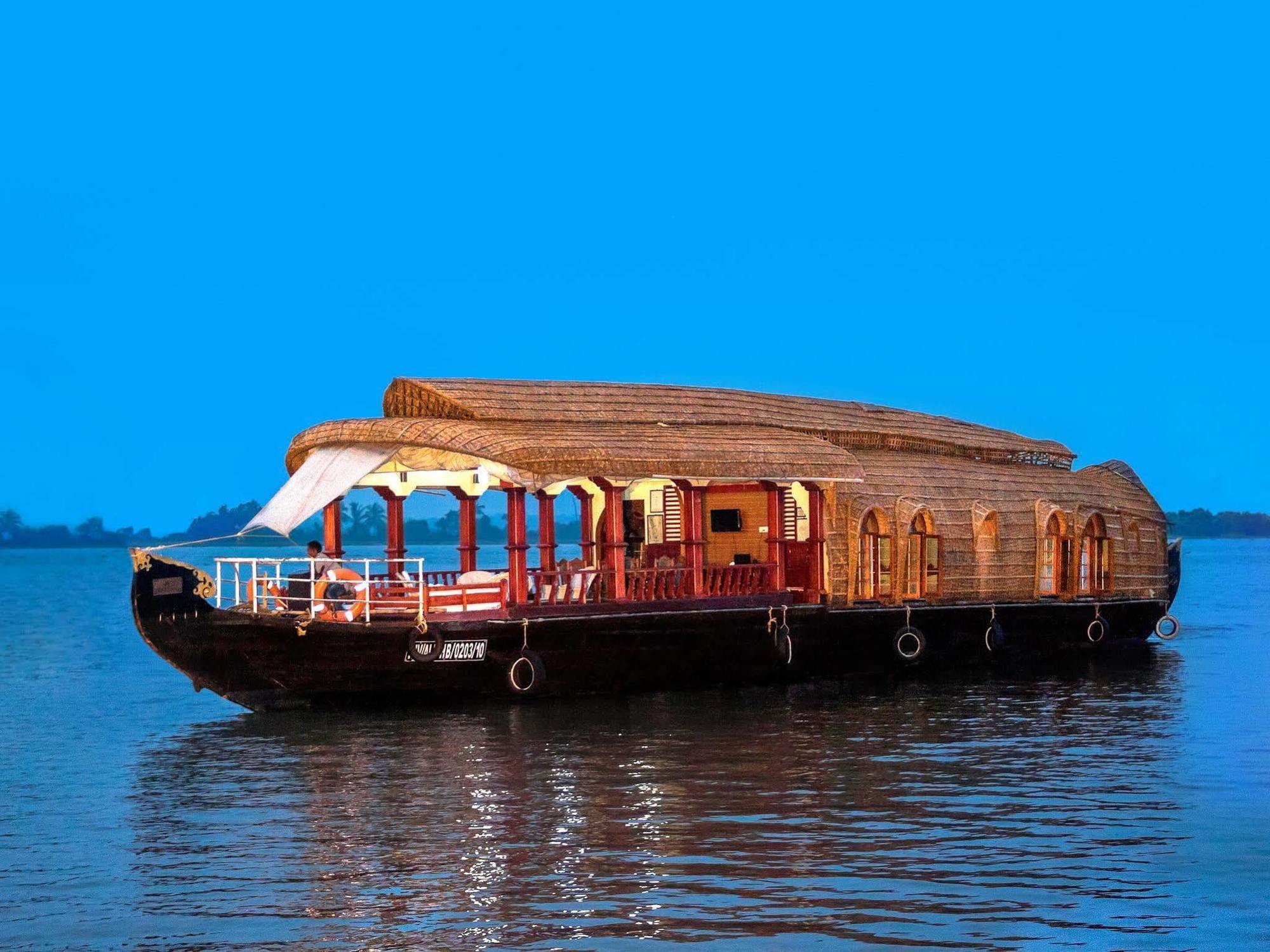 Aqua Jumbo Houseboats Hotel Kumarakom Eksteriør billede